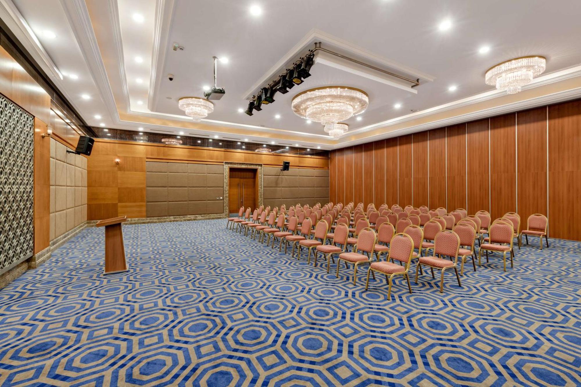 Doubletree By Hilton Van Luaran gambar
