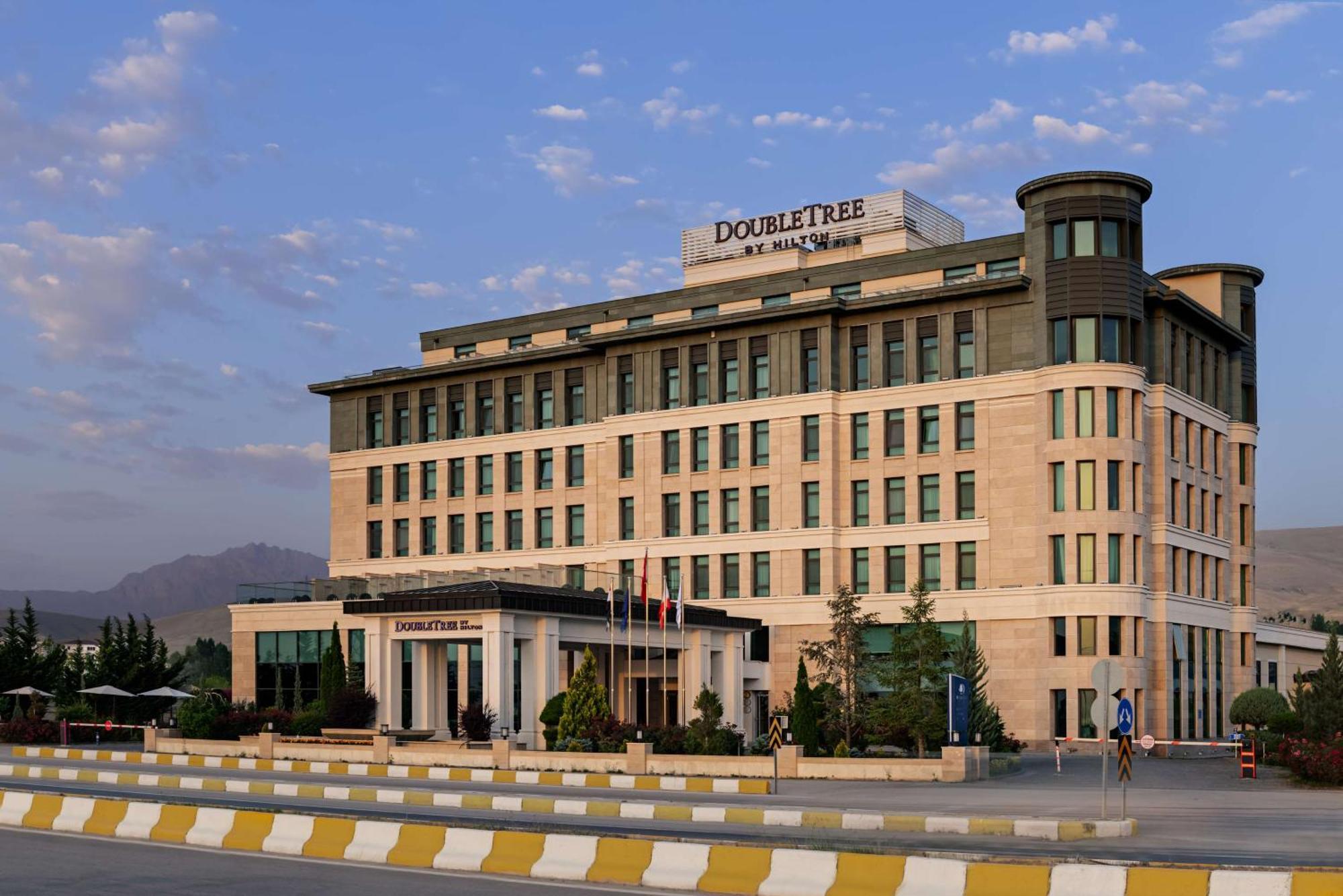 Doubletree By Hilton Van Luaran gambar