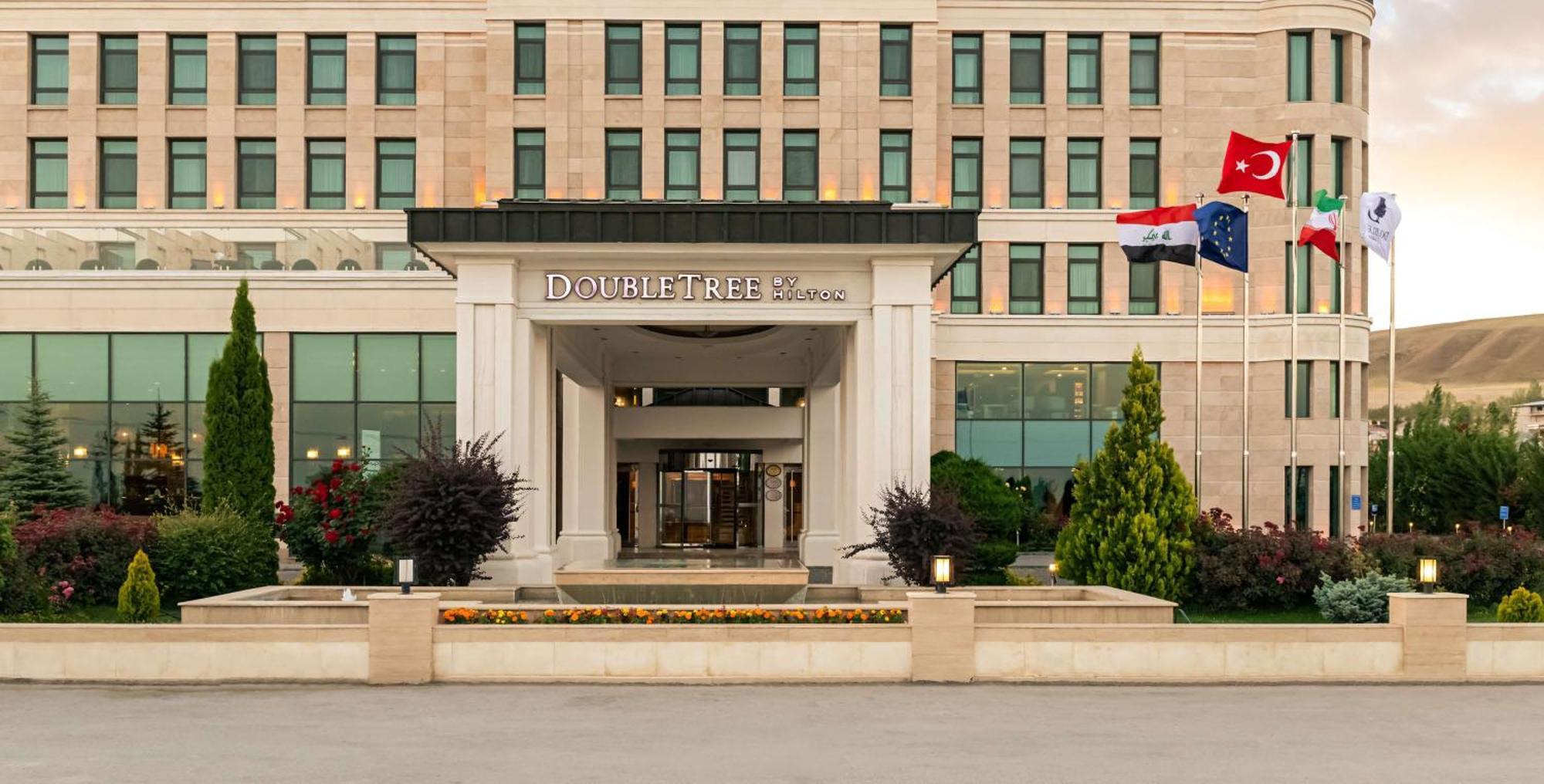 Doubletree By Hilton Van Luaran gambar